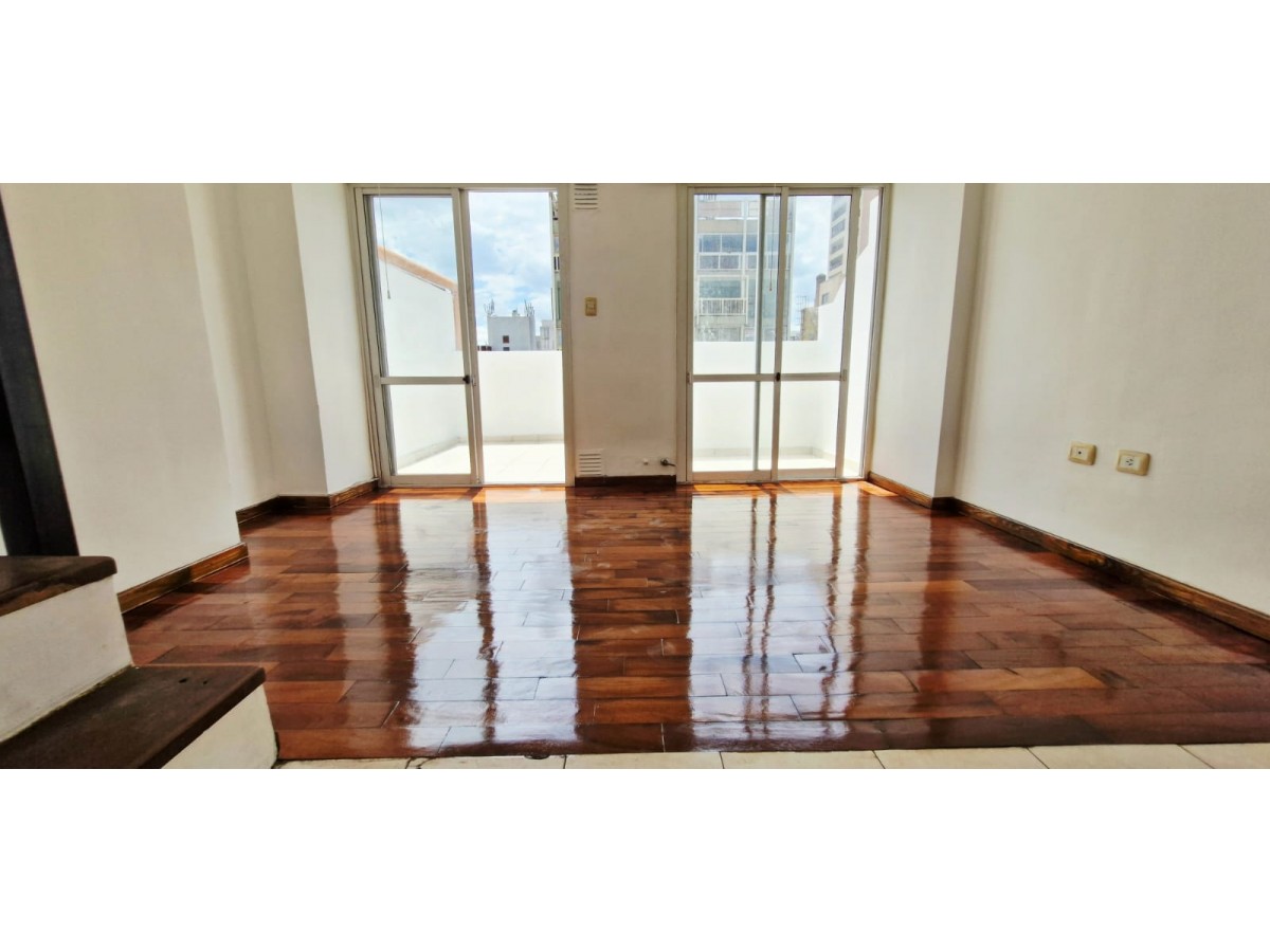 VENTA TRIPLEX NVA CBA 2 BALCONES TERRAZA CON ASADOR