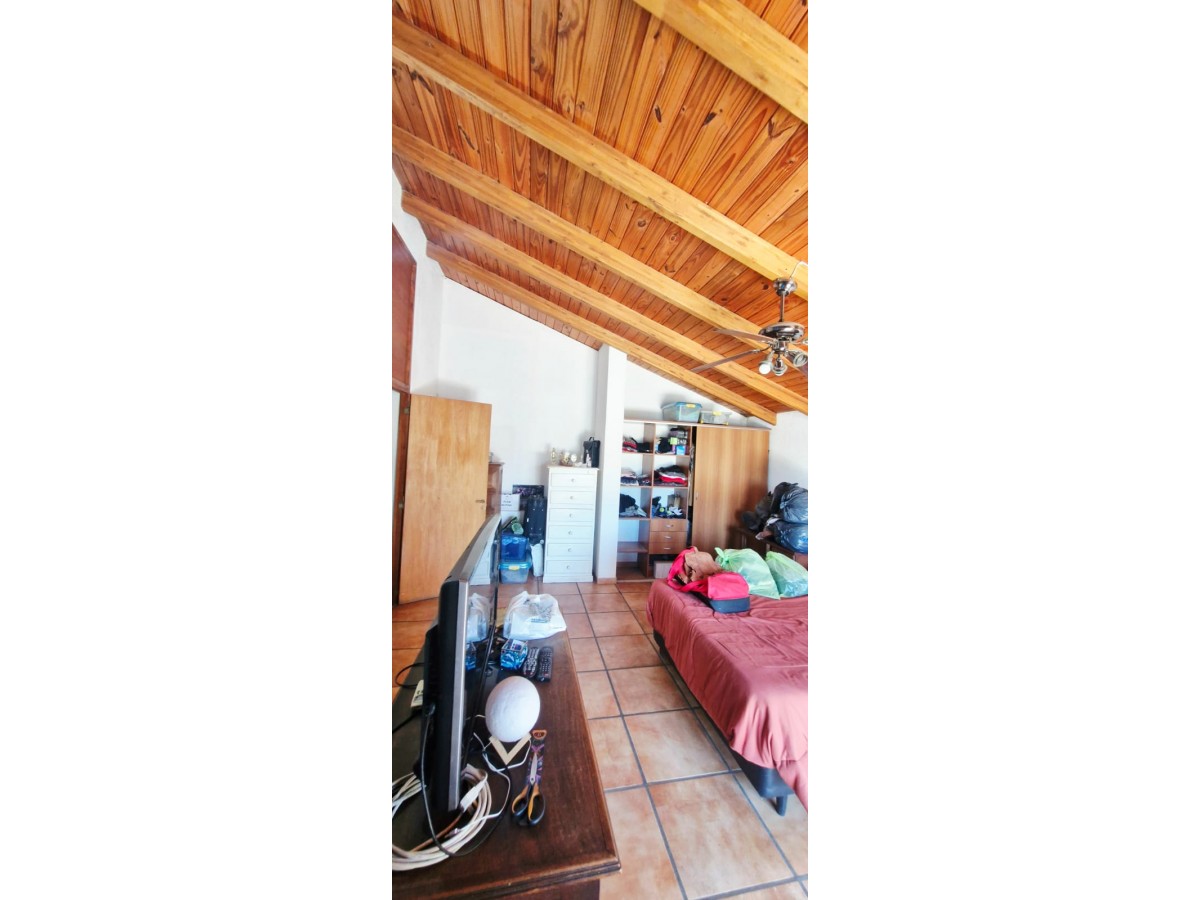 VENTA CASA - ALTOS DE VILLA CABRERA - 3 DORMITORIOS - PILETA
