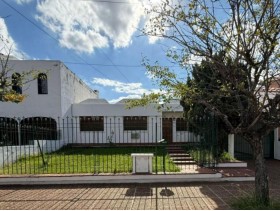 ALQUILER CASA 3 DORMITORIOS A METROS DEL PARQUE LAS NACIONES | CON QUINCHO Y PATIO