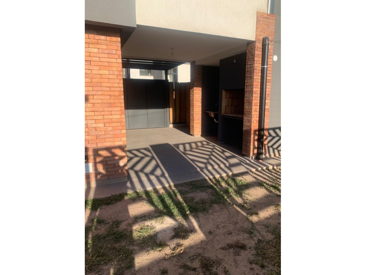 VENTA DUPLEX 3 DORMITORIOS ZONA SUR