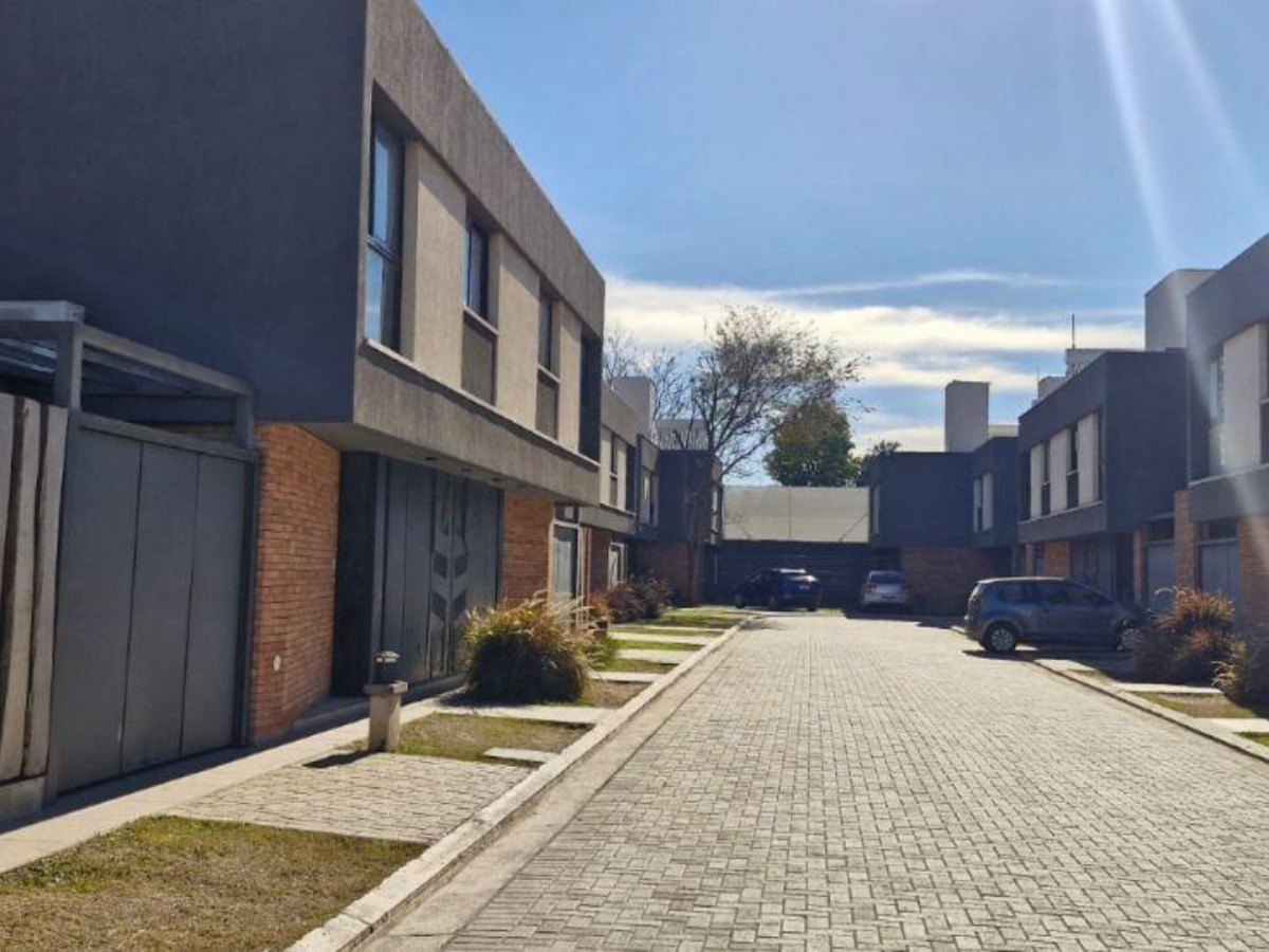 VENTA DUPLEX 3 DORMITORIOS ZONA SUR