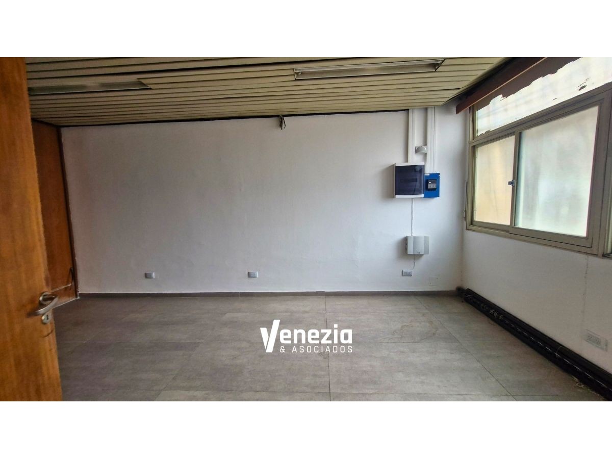OFICINA 120 MTS 2  EN PEATONAL