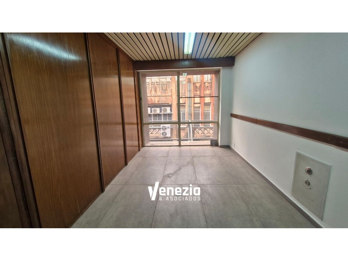 OFICINA 120 MTS 2  EN PEATONAL