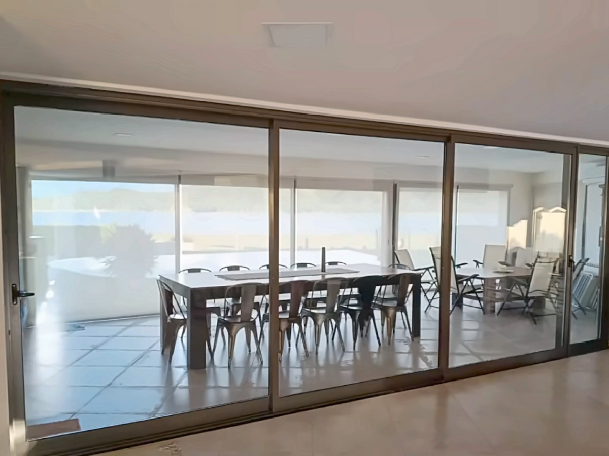VENTA DE PROPIEDAD EXCLUSIVA SOBRE EL LAGO – COSTA MOLINOS