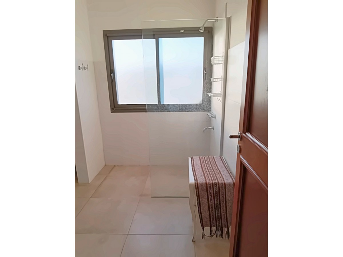 VENTA DE PROPIEDAD EXCLUSIVA SOBRE EL LAGO – COSTA MOLINOS