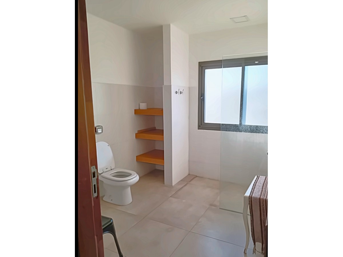 VENTA DE PROPIEDAD EXCLUSIVA SOBRE EL LAGO – COSTA MOLINOS